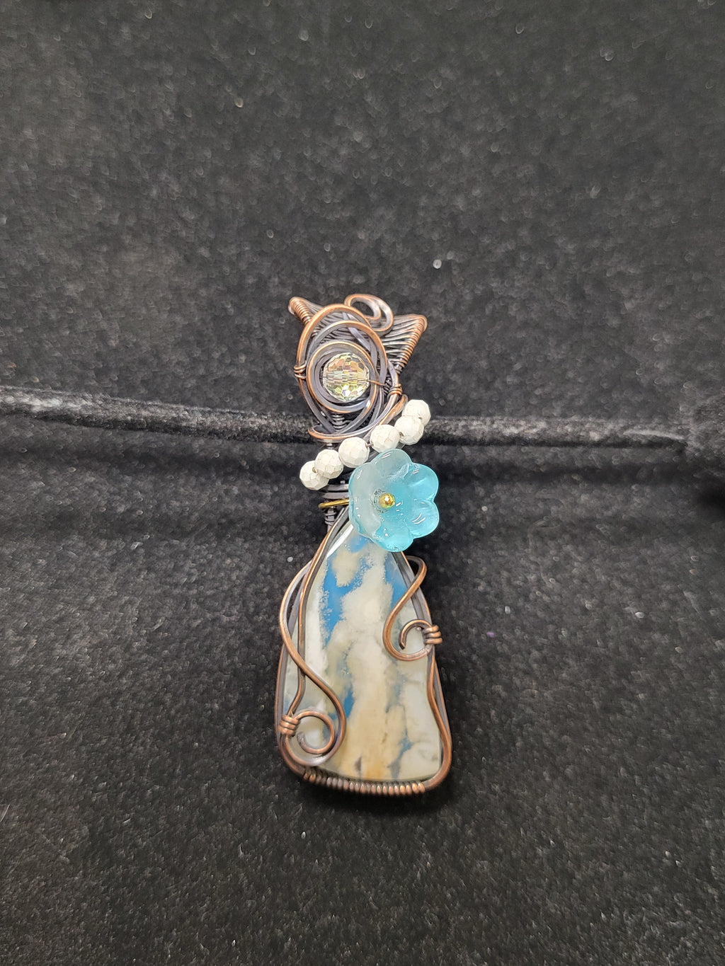 Plume agate doublet with howlite beads